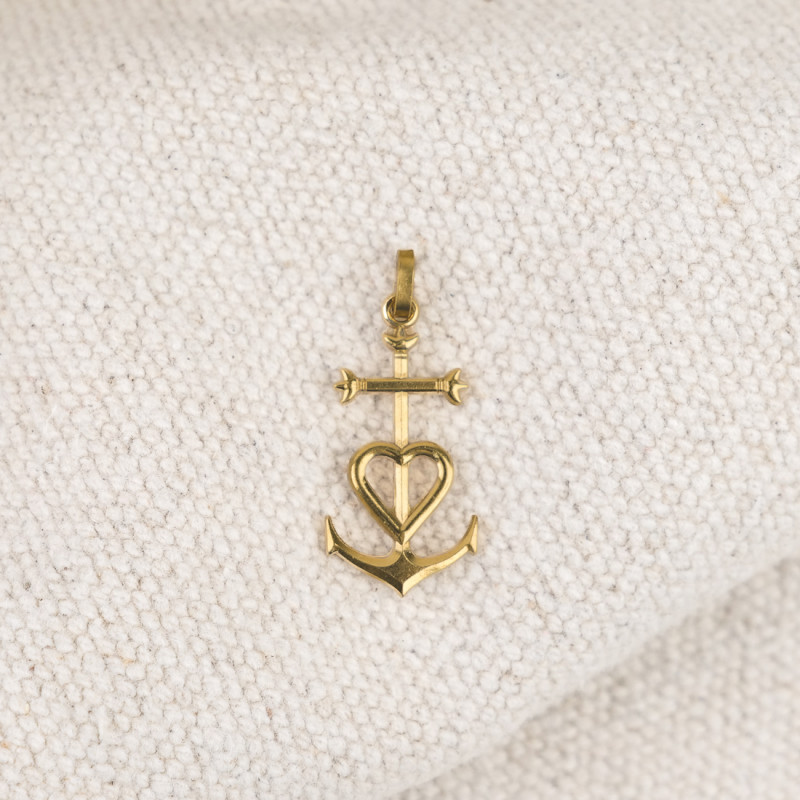 Pendentif Croix de Camargue Laiton