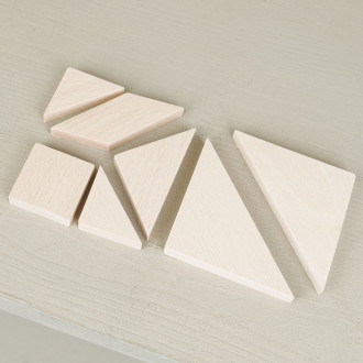 sept pièces géométriques en bois