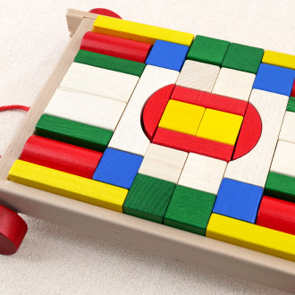 Chariot à cubes en bois