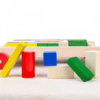 Chariot à cubes en bois