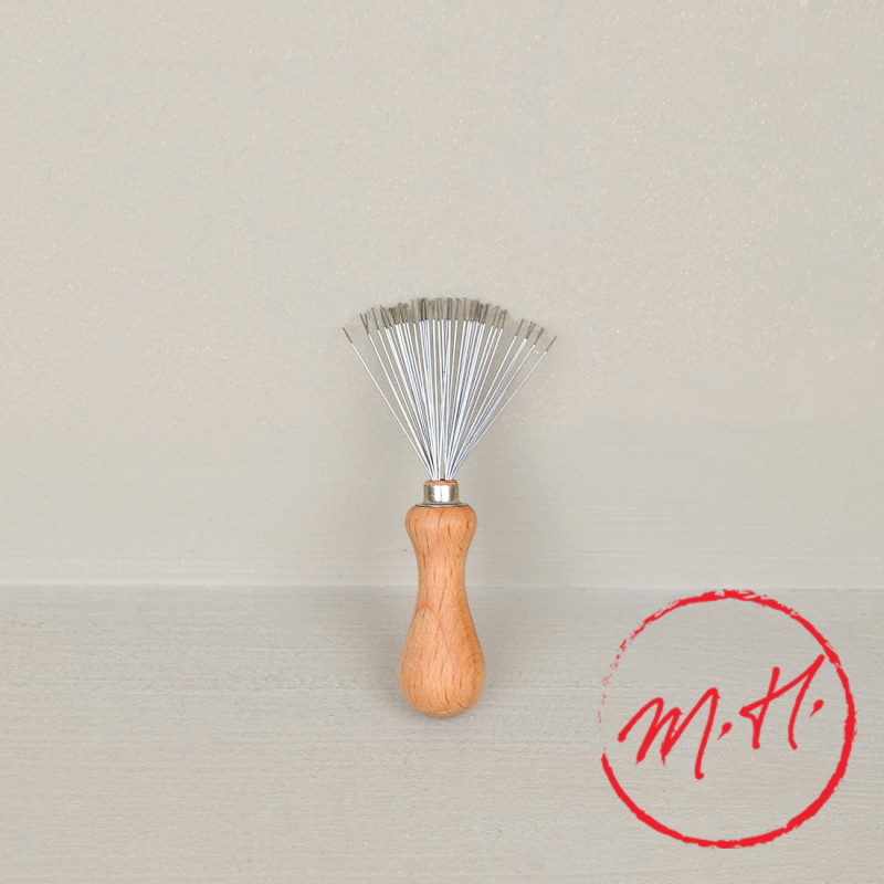 Brosse pour brosses et peignes