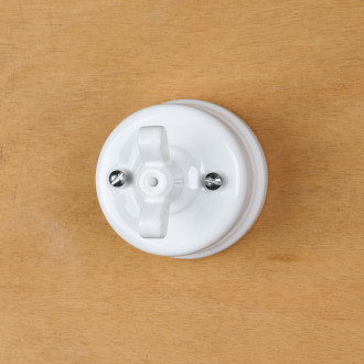 Interrupteur va-et-vient en porcelaine blanche