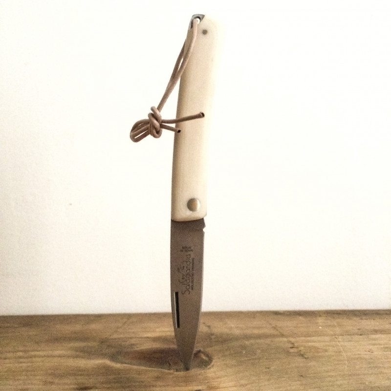 Micarta folding knife