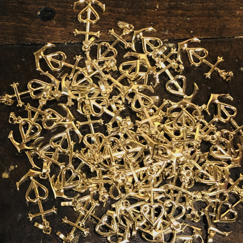 Pendant Camargue Cross Brass