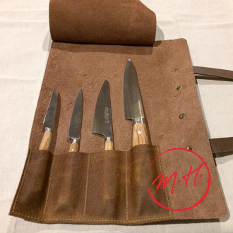 4 couteaux de cuisine dans leur sacoche en cuir