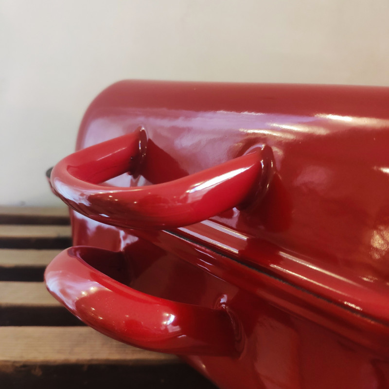 Red enamel roasting pan