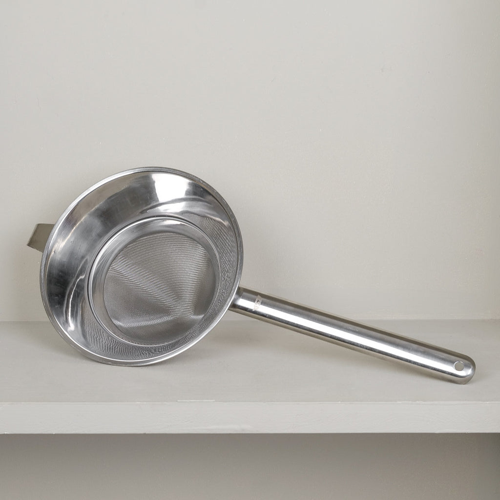 Stainless steel fine-mesh chinois with handle