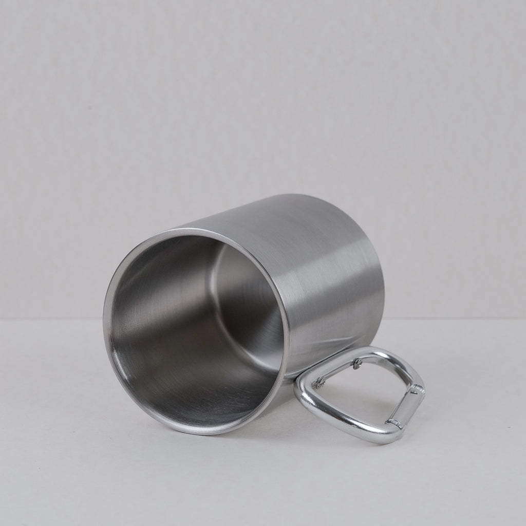 Stainless steel mug with carabiner handle