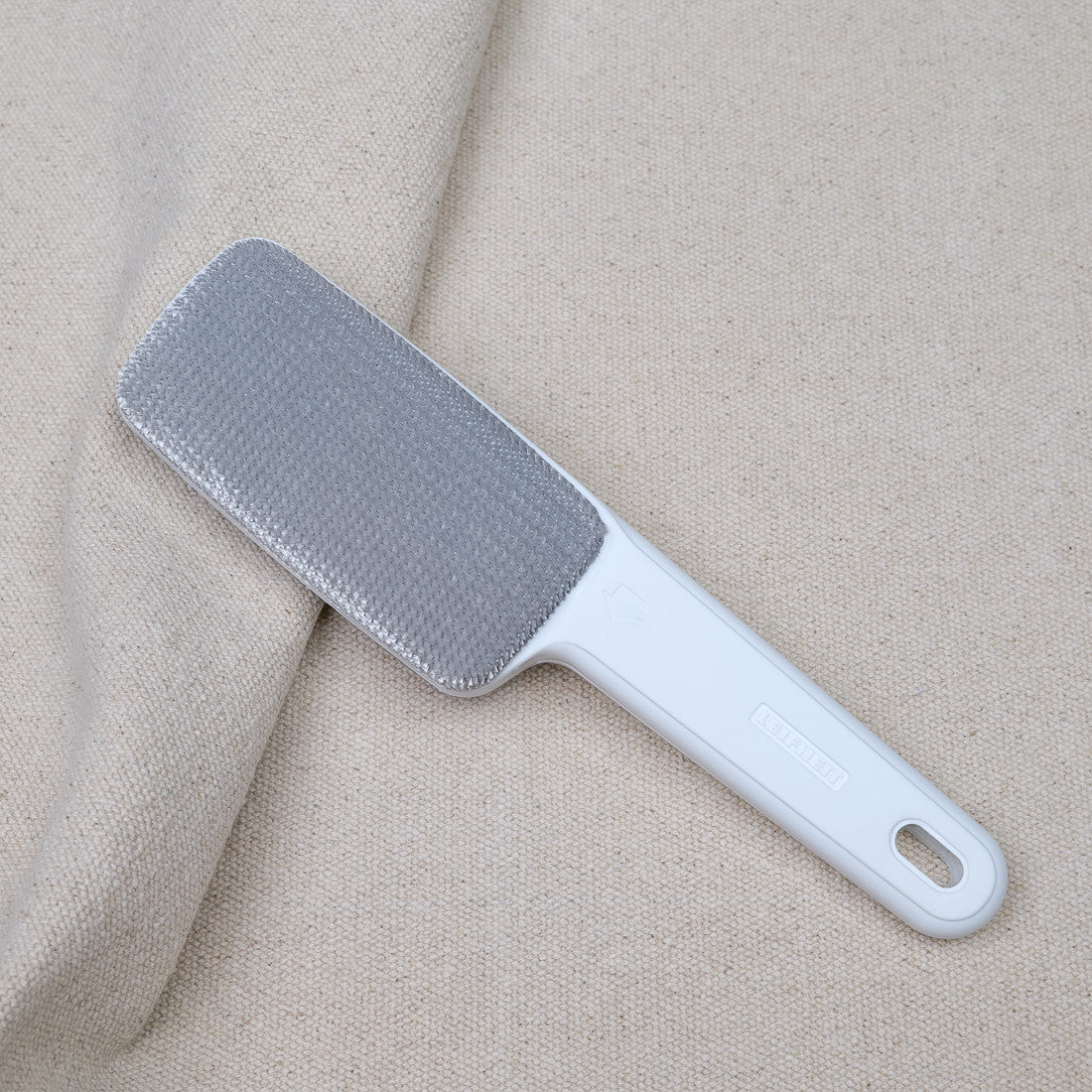 Velvet lint brush for textiles