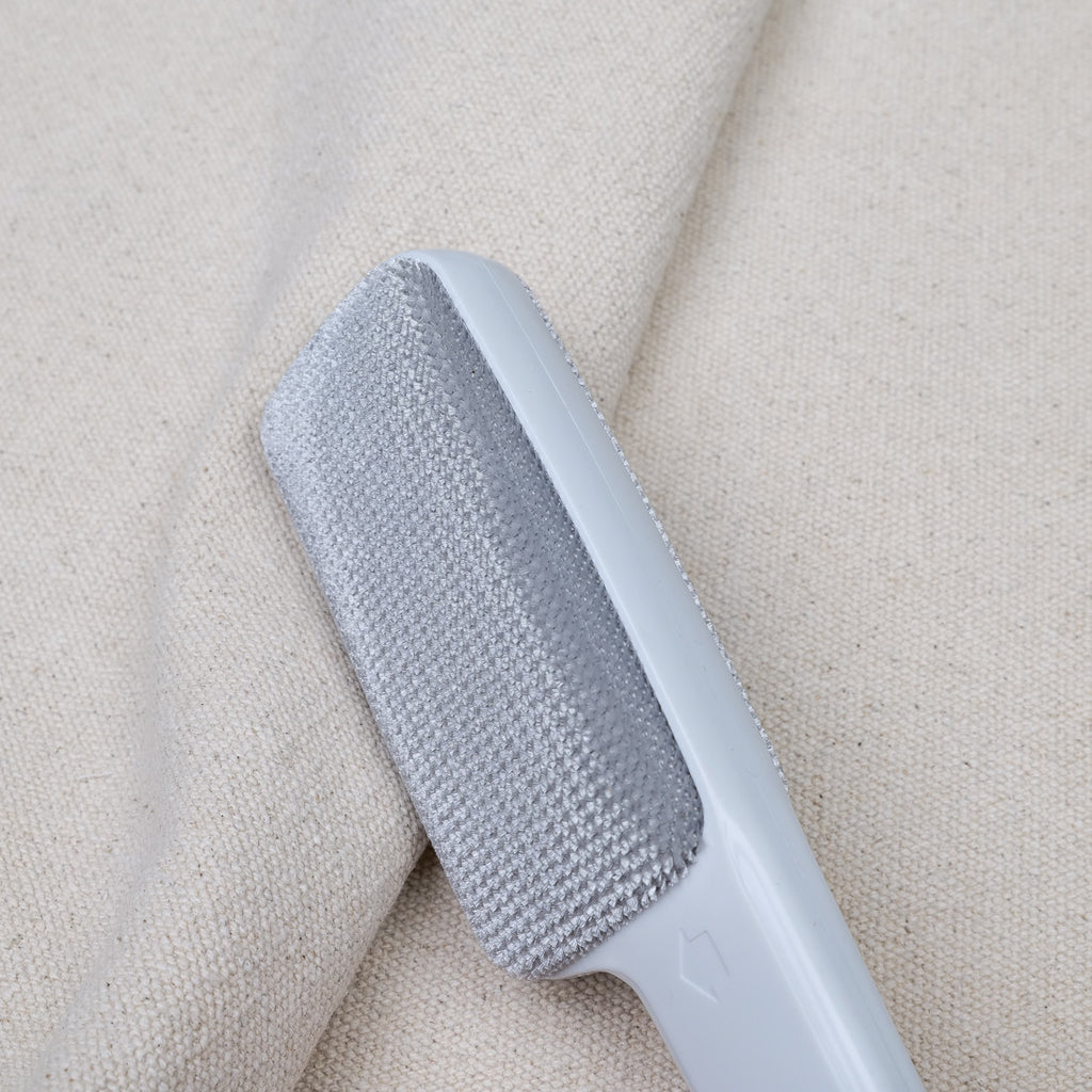 Velvet lint brush for textiles