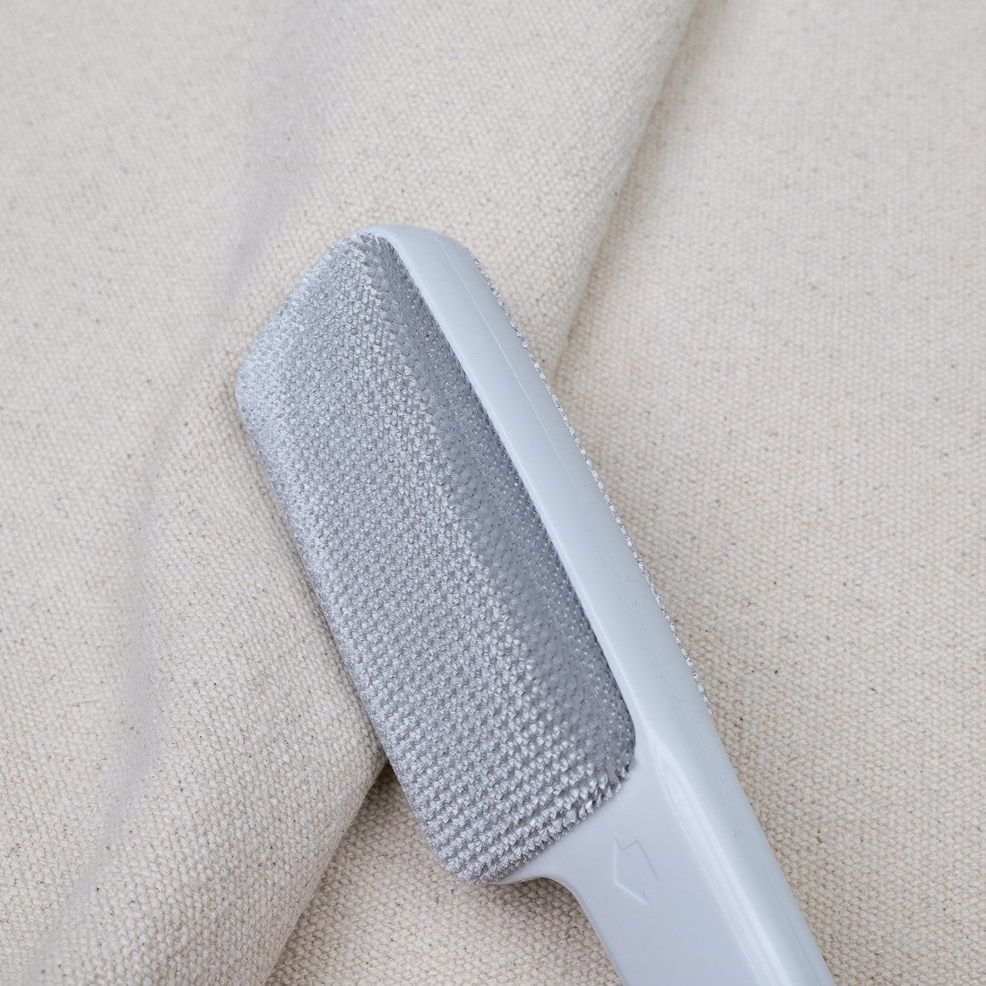 Velvet lint brush for textiles