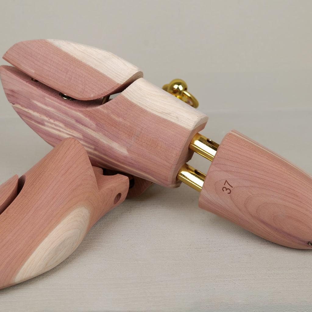 Pair of Saphir cedar shoe trees