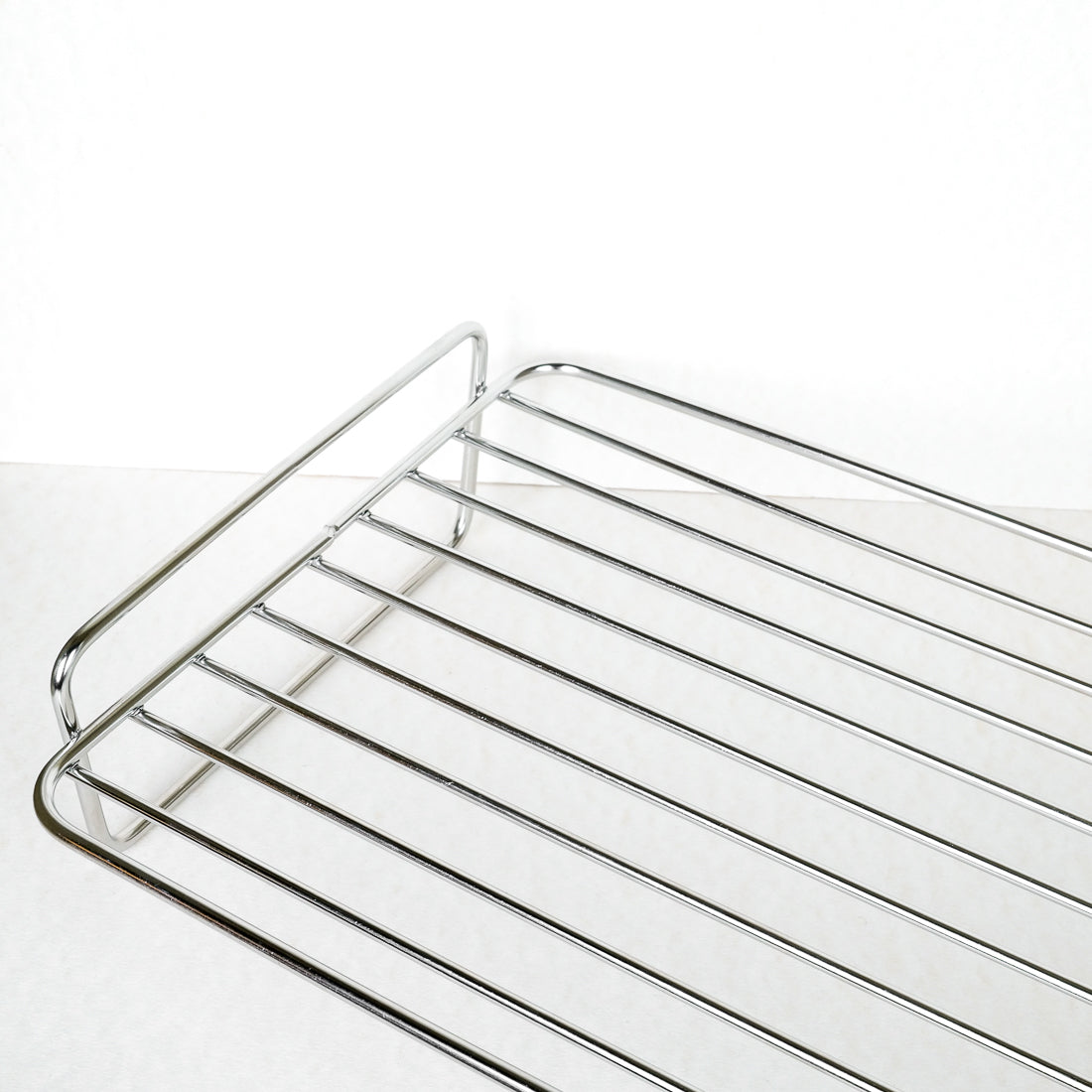 Roasting rack for a baking dish