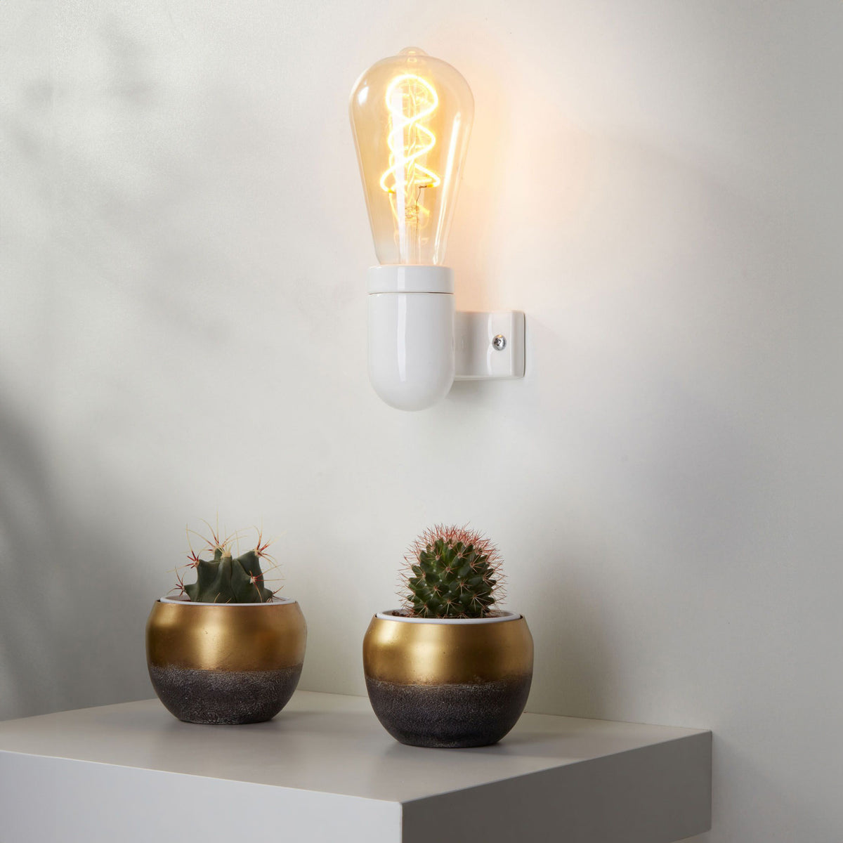 Wall lamp with mounting brackets