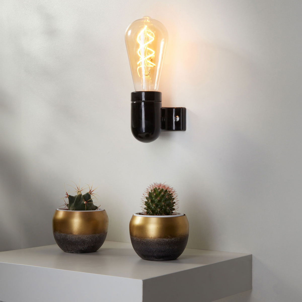 Wall lamp with mounting brackets