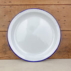 Assiette creuse en email blanc liseré bleu