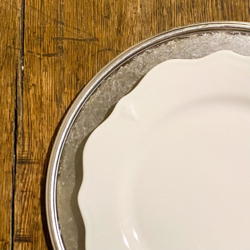 Presentation plate in tin-plated steel