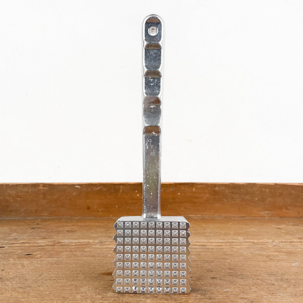 Cast aluminium meat tenderizer