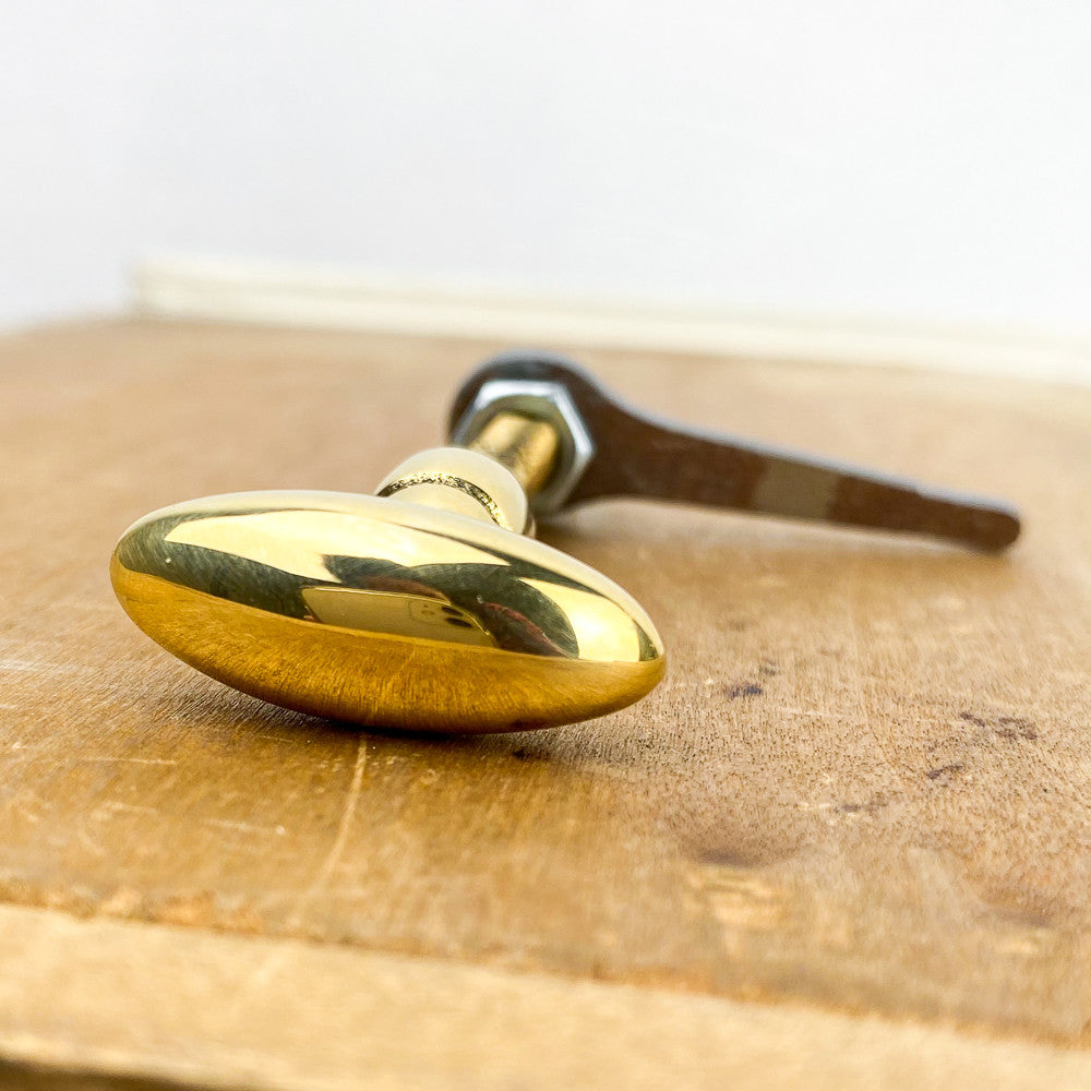 Bouton clavette olive en laiton poli