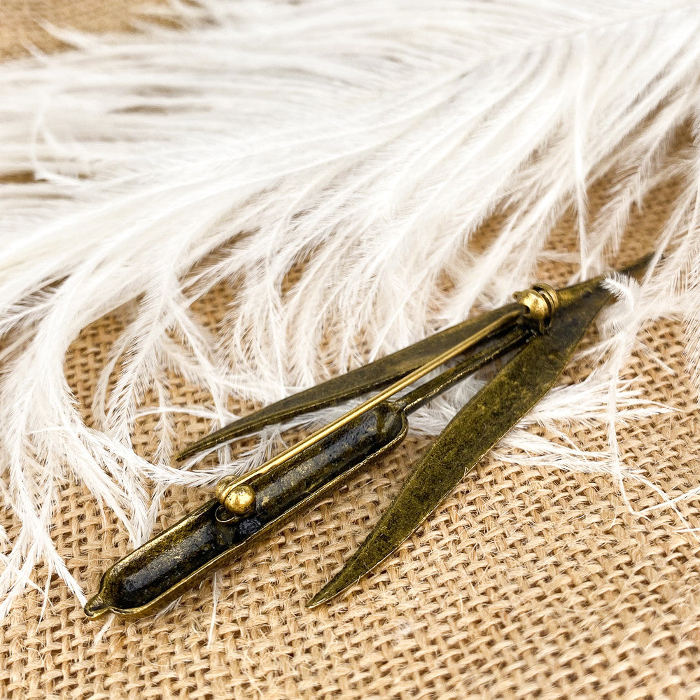 Reed brooch