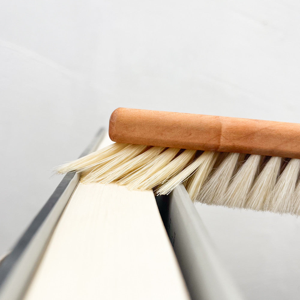 Book brush