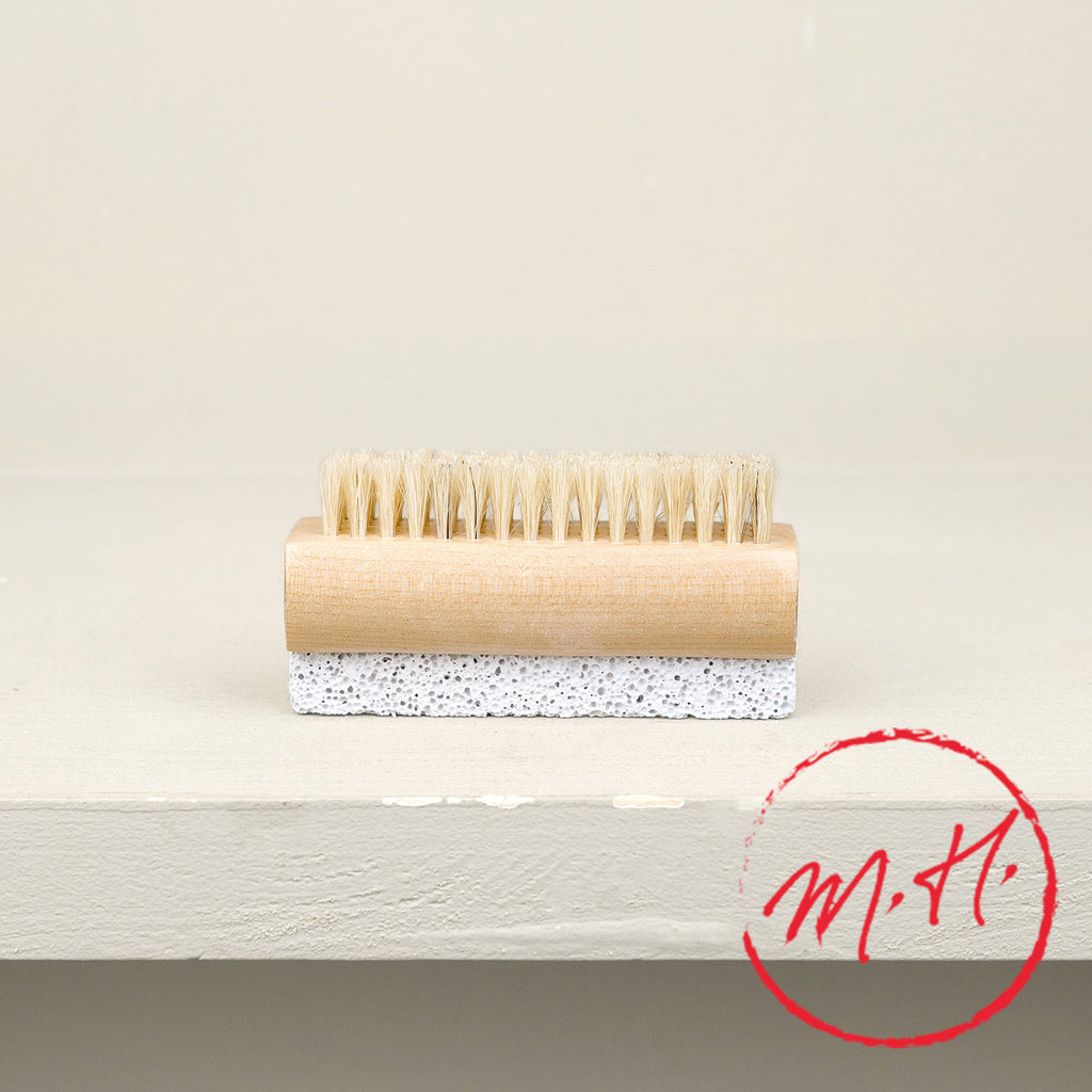 Brosse à ongles avec pierre ponce