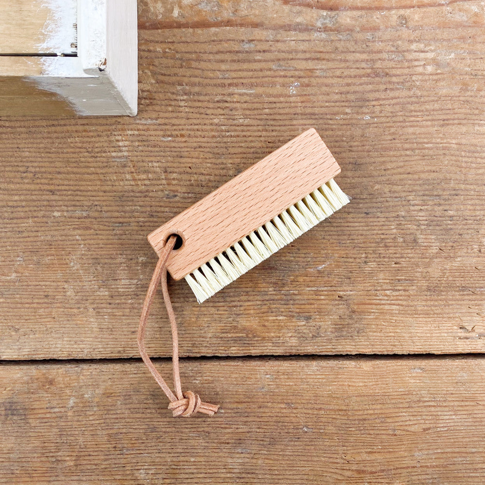 Nail brush, beech and natural fibers