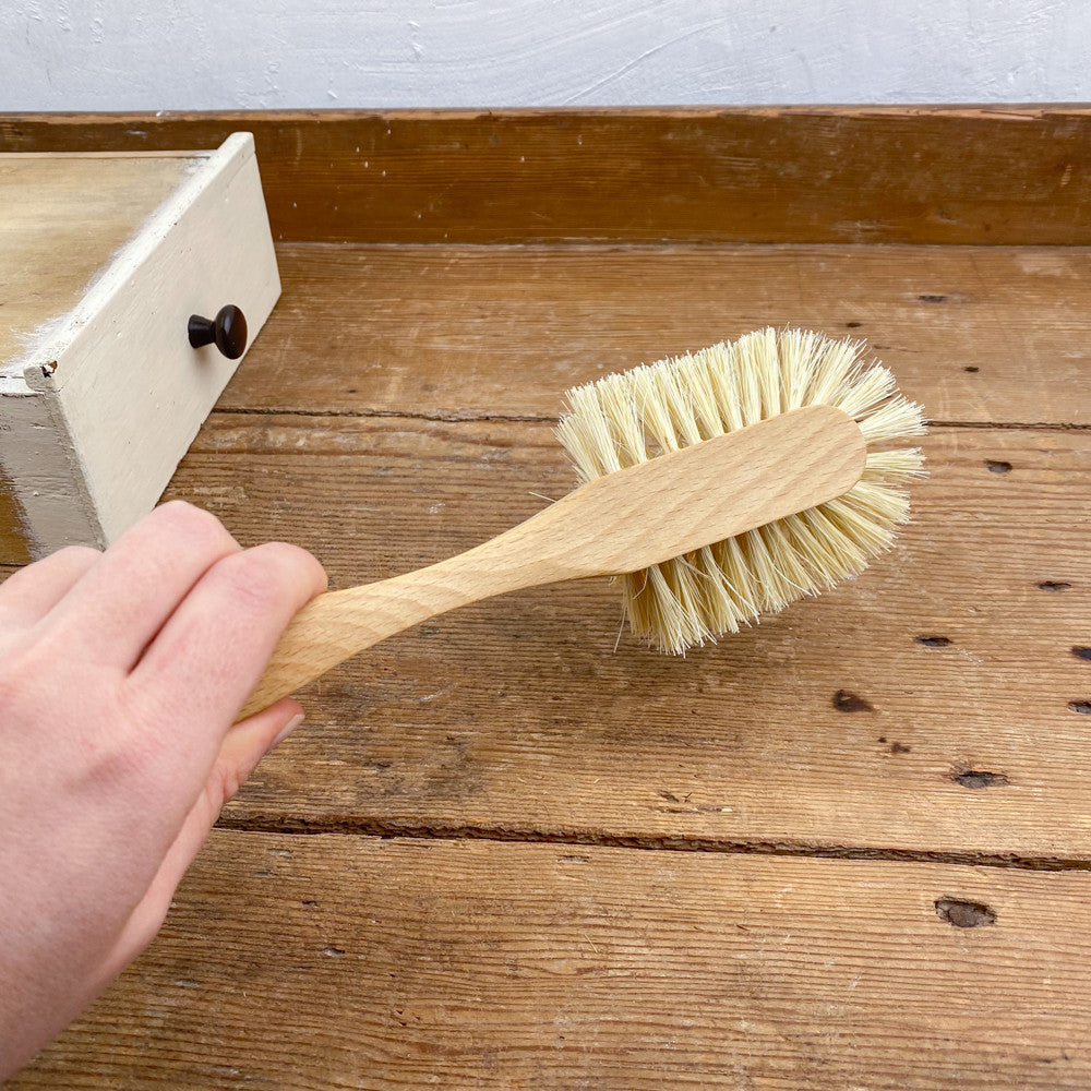 Wide-head dish brush