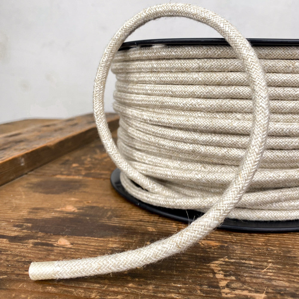 Round white and linen mix lighting cable