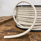 Round white and linen mix lighting cable
