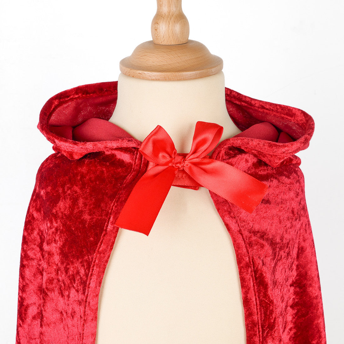 Cape en velours rouge