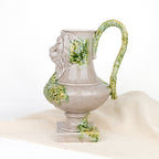 Carafe en céramique à tête de lion