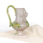 Carafe en céramique à tête de lion