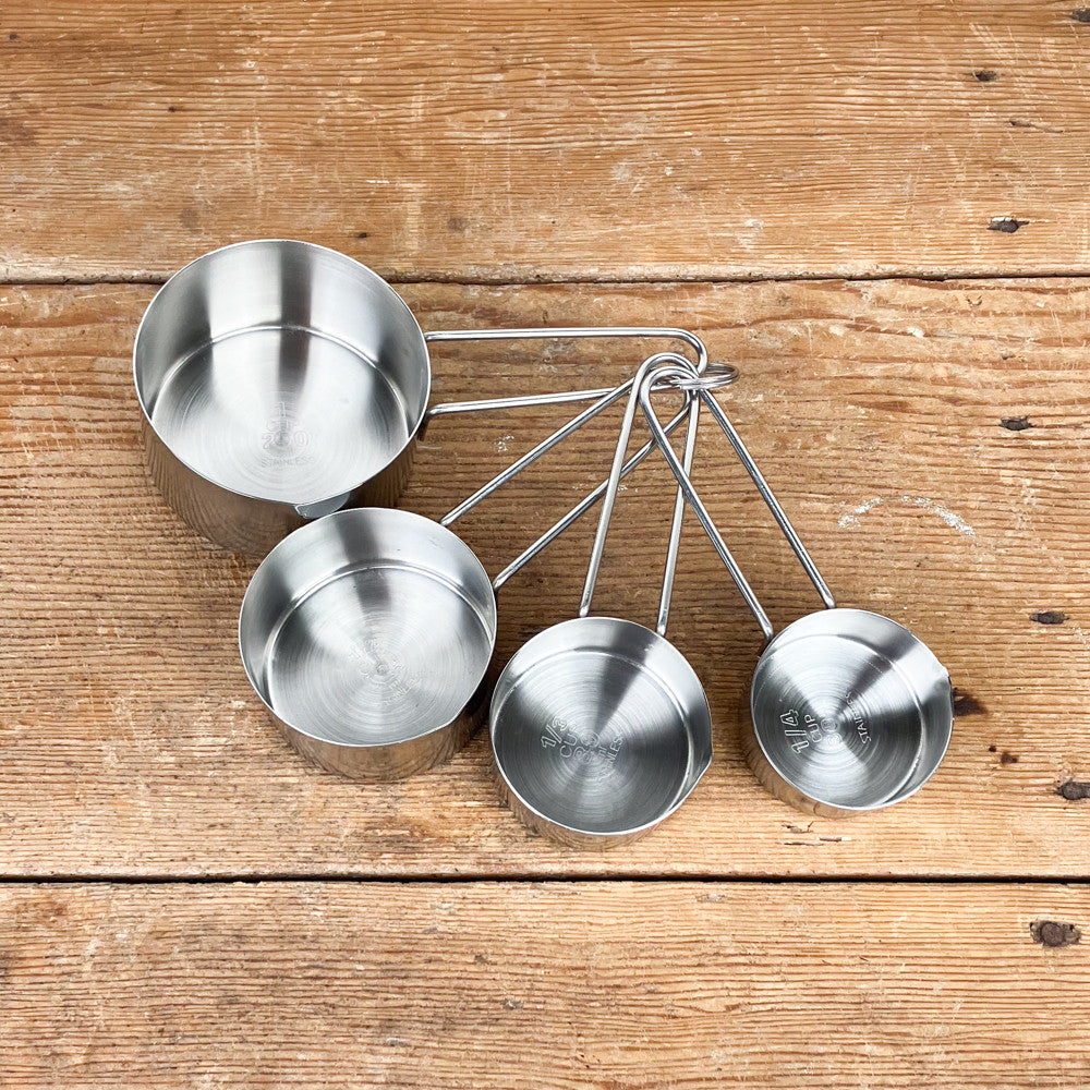 Set of 4 saucepan-style measuring cups