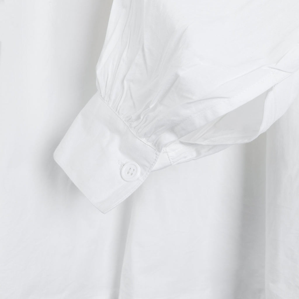 Buttoned cuff detail on the white Picasso shirt by Coline Diffusion, gathered sleeve