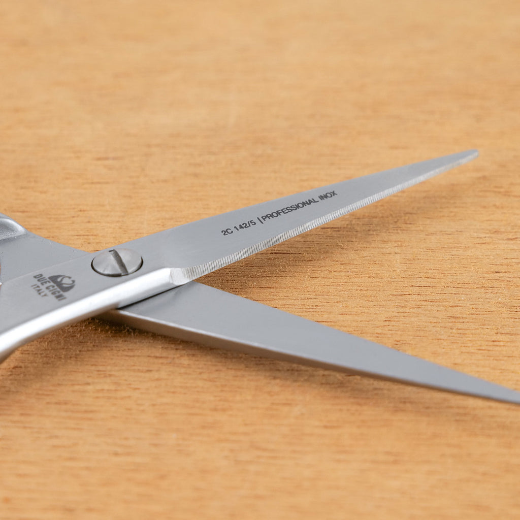 Micro-toothed beard scissors