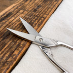 Curved nail scissors