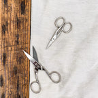 Curved nail scissors