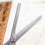 Thinning hairdressing scissors