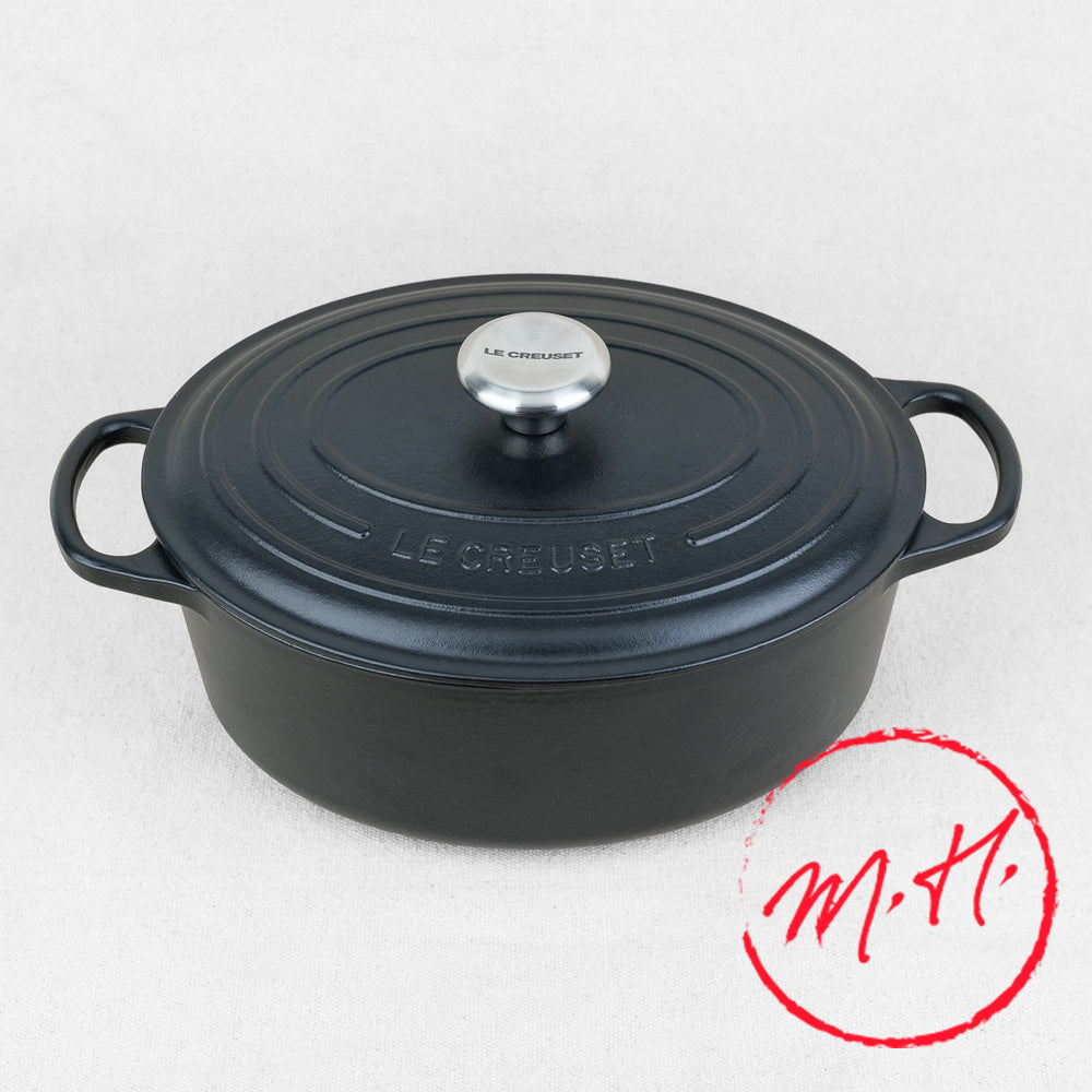 Cocotte ovale Le Creuset en fonte émaillée noire mate, fabrication française, idéale pour grandes pièces et longues cuissons