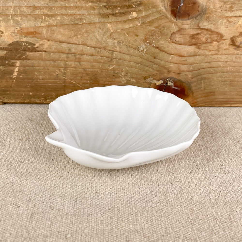 Porcelain scallop
