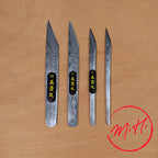 Lot de quatre couteaux kiridashi forgés et martelés Tsuchime en acier forgé, fabrication japonaise Takagi, du plus grand au plus petit
