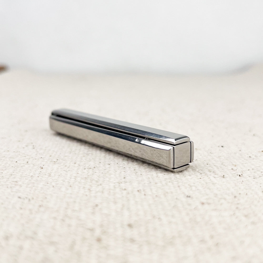 Folding cube knife
