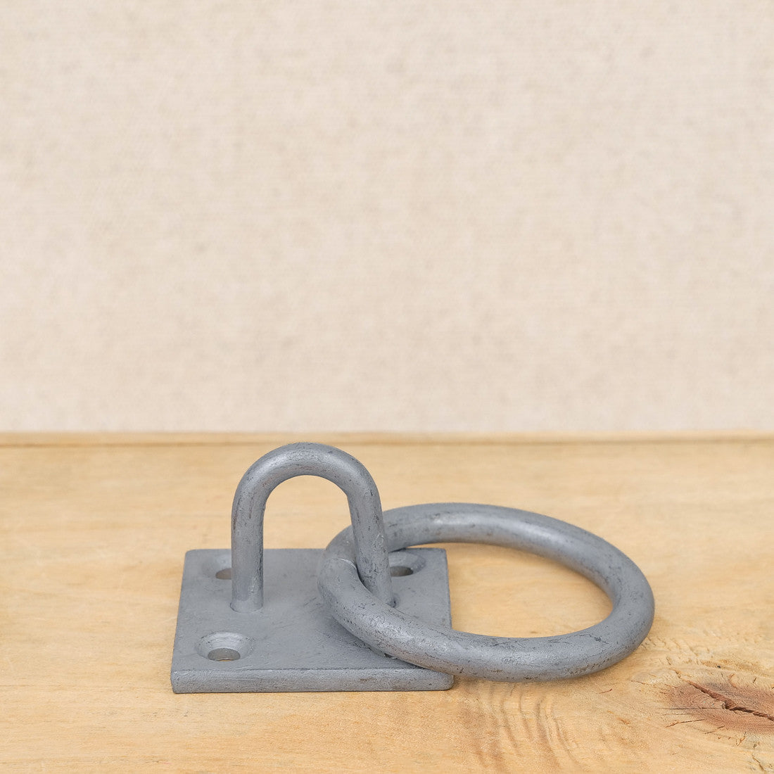 Crochet d'ancrage anneau