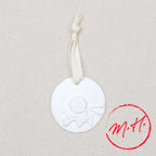 Diffuseur médaillon biscuit faïence chapeau provençal 5,5 cm fabrication française Les Deux Provençales