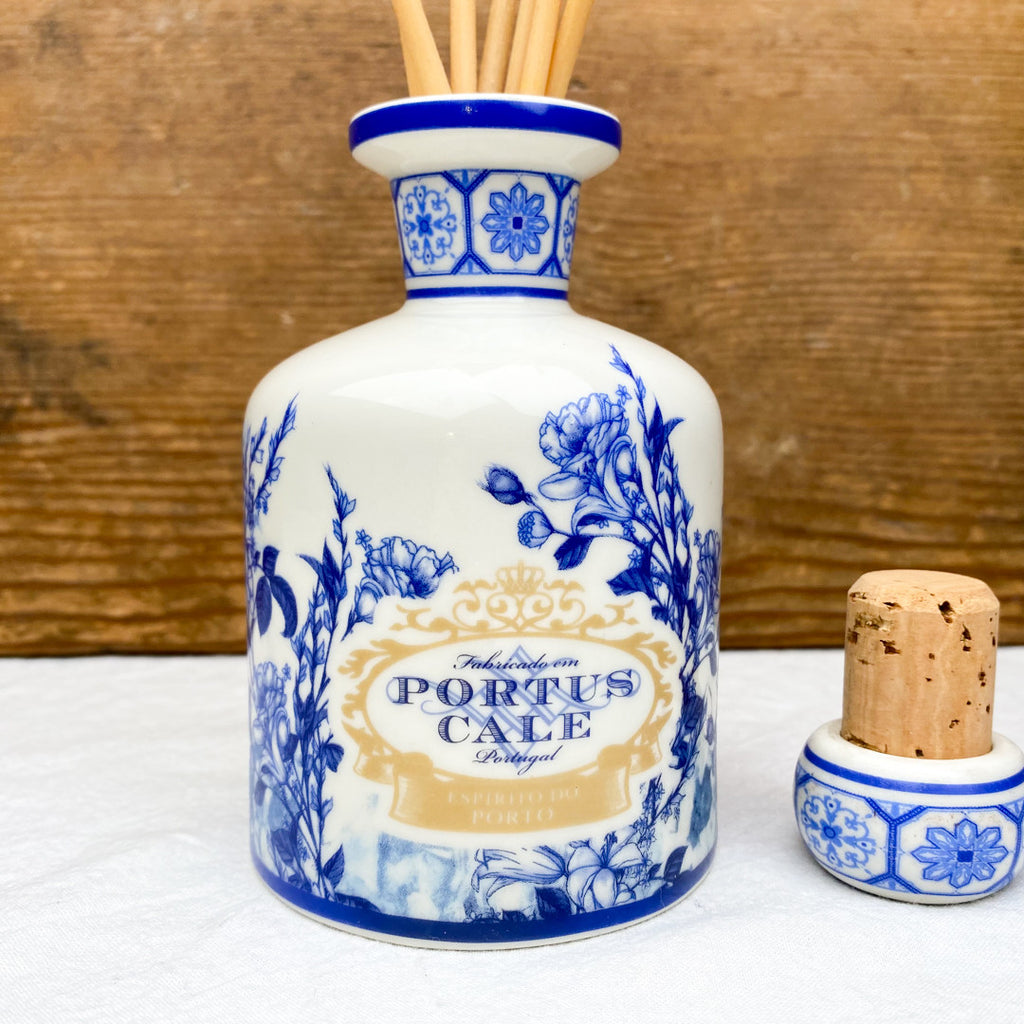 Flowered ceramic diffuser