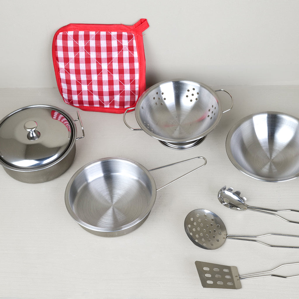 Set de cuisine enfant inox 9 pièces : casserole avec couvercle, poêle, écumoire, spatule et manique rouge à carreaux
