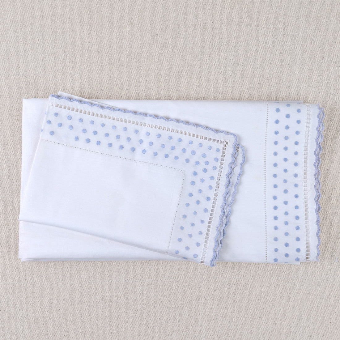 Fitted sheet and pillowcase for baby