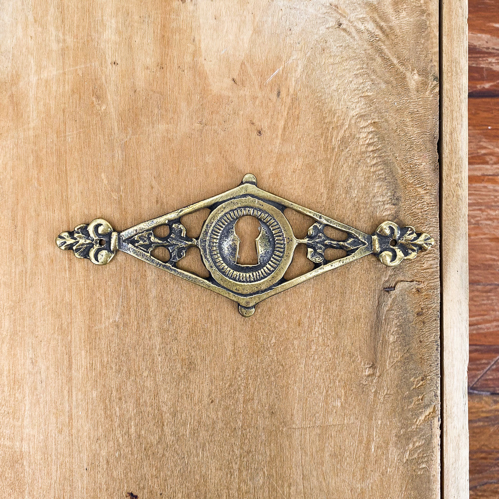 Bronze keyhole escutcheon