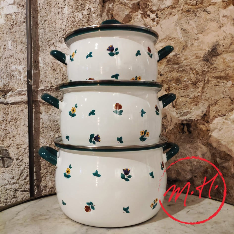 Faitout décor fleuri en émail